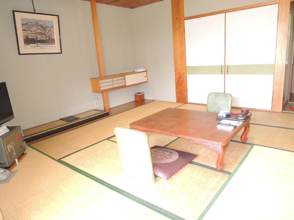 Shimaya Yamanouchi  Zimmer foto